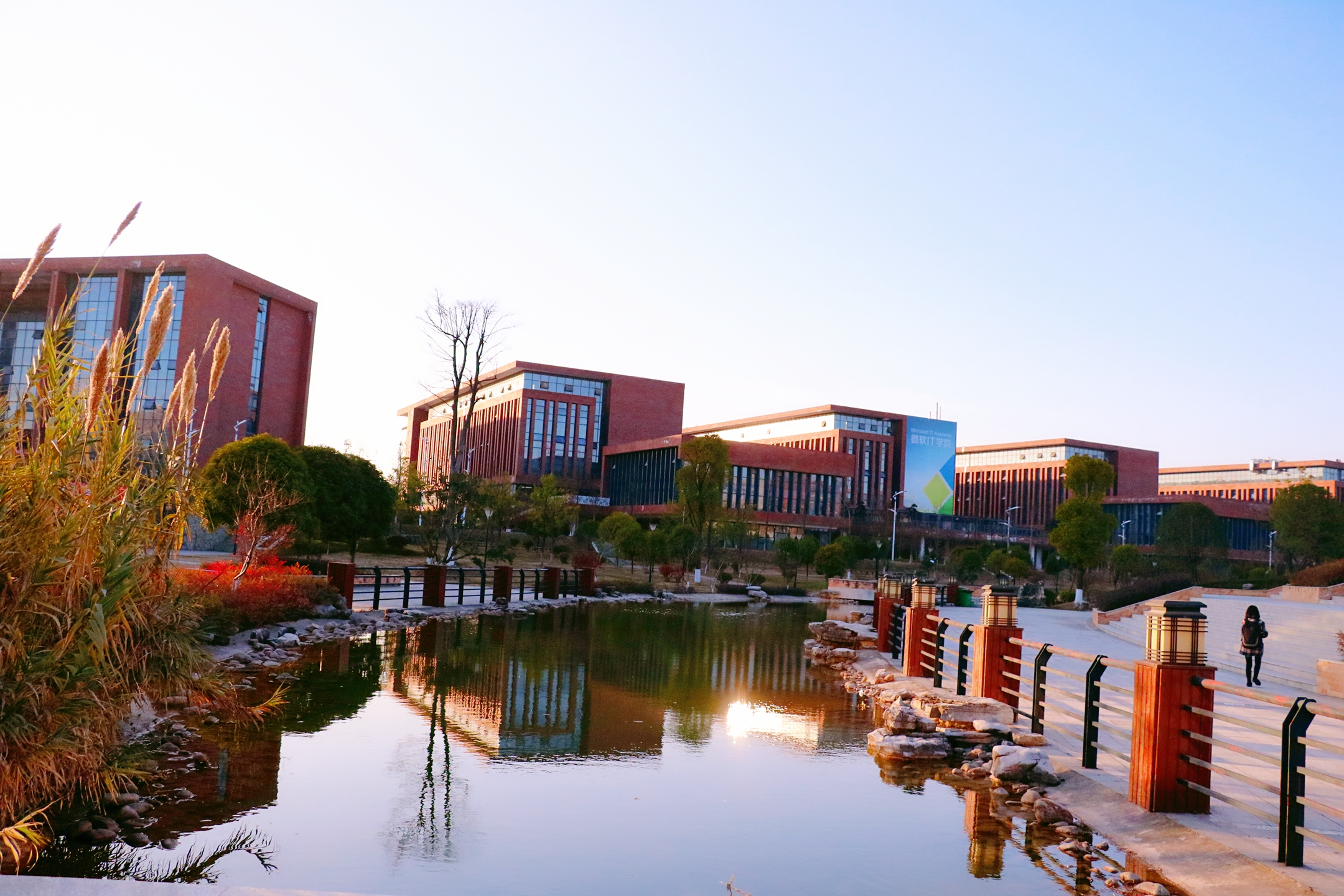 贵州轻工职业技术学院校区建设发展各阶段留影